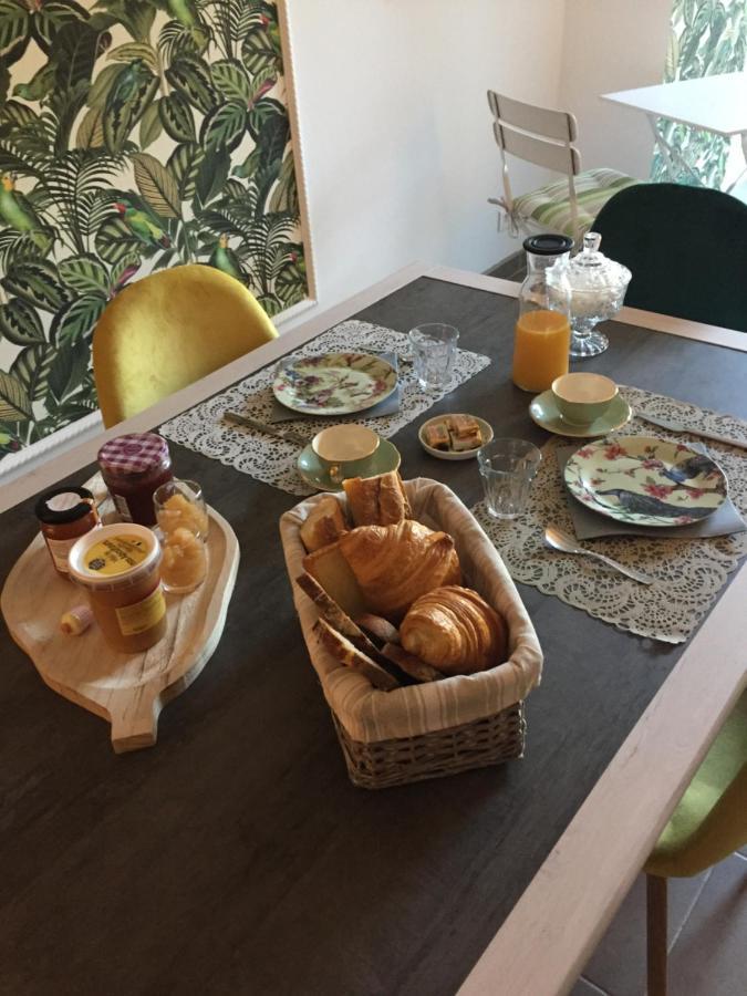 De Charme Et D'Eau Bed & Breakfast Saint-Savinien Eksteriør bilde