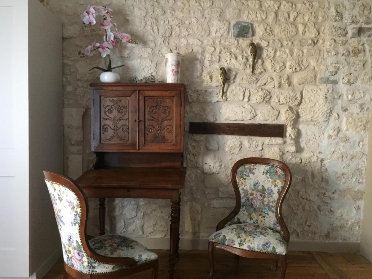 De Charme Et D'Eau Bed & Breakfast Saint-Savinien Eksteriør bilde