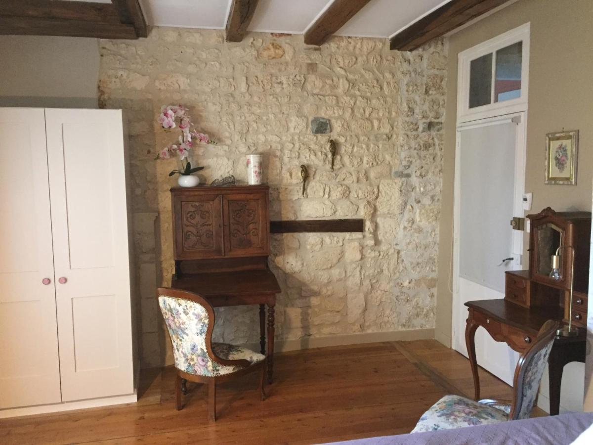 De Charme Et D'Eau Bed & Breakfast Saint-Savinien Eksteriør bilde